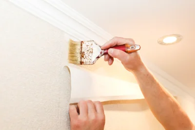 Pose de papier peint à Quéménéven — revêtements muraux et toiles de verre